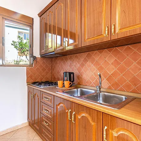 Radhima Sea View 9- Kitchen, Parking & Balcony Apartment Vlore